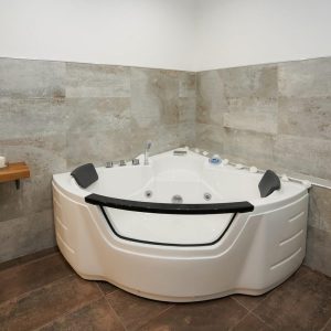 B&B in Zollino Dimora La Fuga_18, Jacuzzi Bathroom in the room