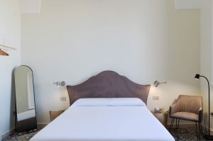 B&B a Zollino Dimora la Fuga_2, Letto Matrimoniale con applique