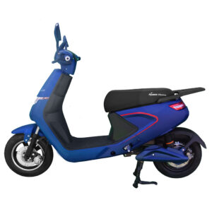 Noleggio CICLOMOTORE CC. 50 5 XPb Blue side